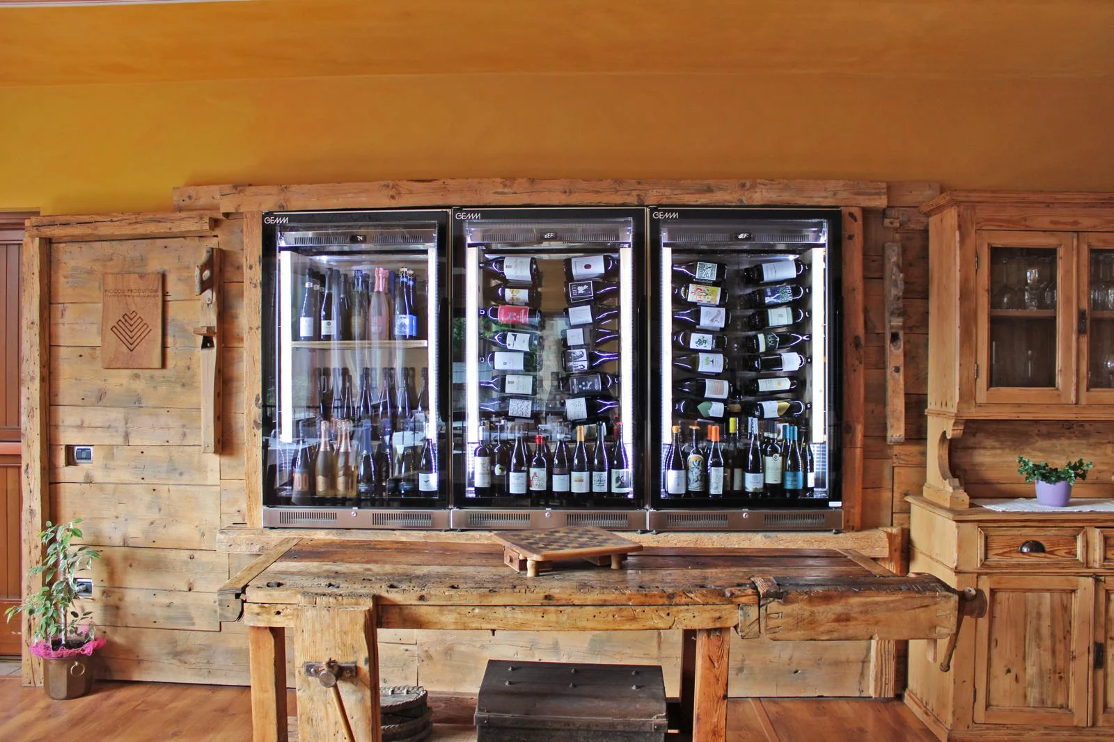 La cantina dei vini de La Rocchetta, selezione di piccoli produttori